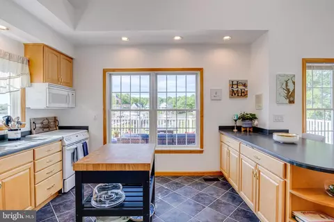 Kitchen - 3733 Clarks Point Rd, Middle River, MD 21220 photo 7 of 10