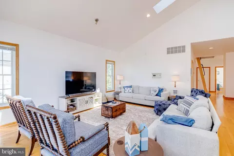 Living - 3733 Clarks Point Rd, Middle River, MD 21220 photo 5 of 7
