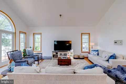 Living - 3733 Clarks Point Rd, Middle River, MD 21220 photo 6 of 7
