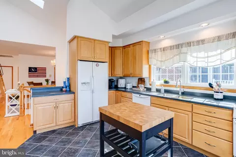 Kitchen - 3733 Clarks Point Rd, Middle River, MD 21220 photo 1 of 10