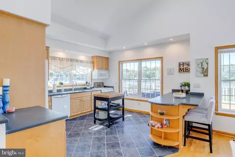 Kitchen - 3733 Clarks Point Rd, Middle River, MD 21220 photo 10 of 10