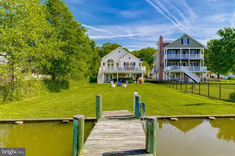 Exterior - 3733 Clarks Point Rd, Middle River, MD 21220 photo 3 of 18
