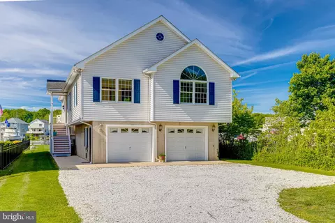 Exterior - 3733 Clarks Point Rd, Middle River, MD 21220 photo 6 of 18