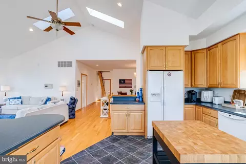 Kitchen - 3733 Clarks Point Rd, Middle River, MD 21220 photo 2 of 10