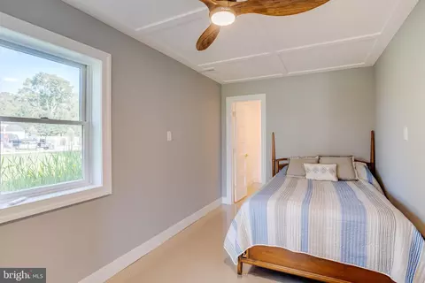 Bedroom - 3733 Clarks Point Rd, Middle River, MD 21220 photo 16 of 19