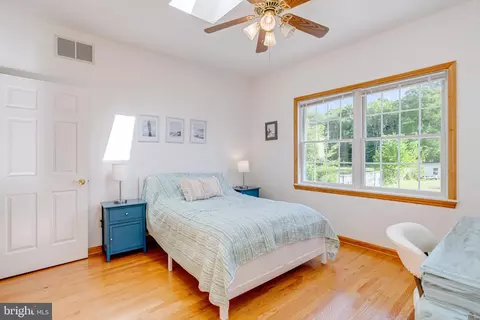 Bedroom - 3733 Clarks Point Rd, Middle River, MD 21220 photo 4 of 19