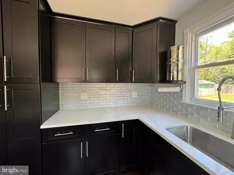 2516 Lightfoot Dr, Baltimore, MD 21209 photo 6