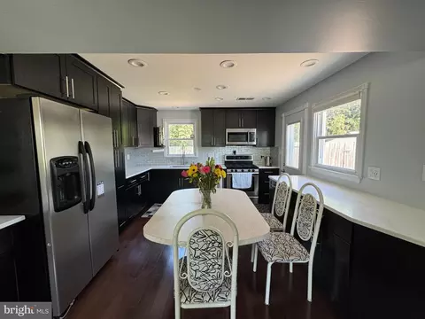 2516 Lightfoot Dr, Baltimore, MD 21209 photo 2