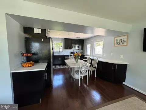 2516 Lightfoot Dr, Baltimore, MD 21209 photo 4