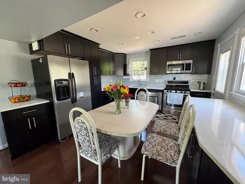 2516 Lightfoot Dr, Baltimore, MD 21209 photo 3