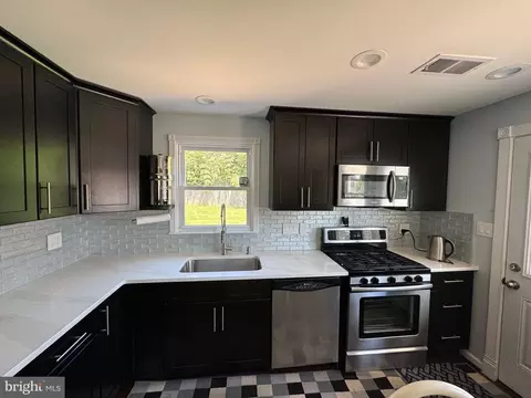 2516 Lightfoot Dr, Baltimore, MD 21209 photo 7
