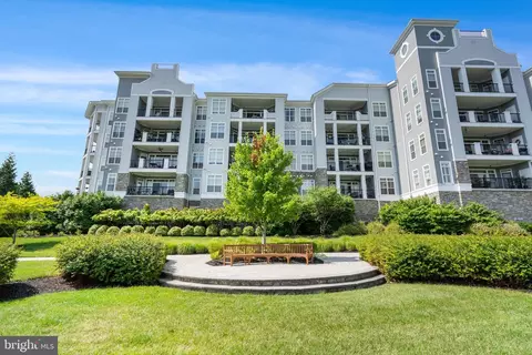 2900 Stone Cliff Dr #212, Baltimore, MD 21209