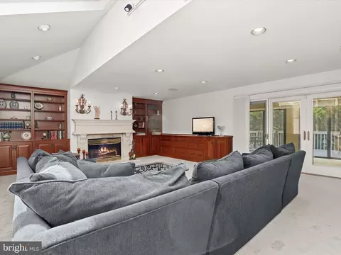 Living - 4 Merry Hill Ct, Pikesville, MD 21208 photo 5 of 7