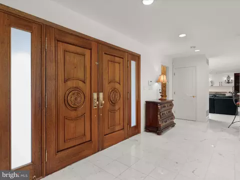 Entry Way - 4 Merry Hill Ct, Pikesville, MD 21208 photo 2 of 4