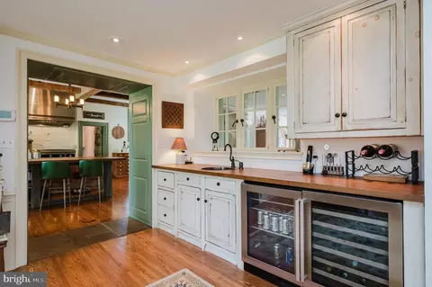 Kitchen - 12605 Dulaney Valley Rd, Phoenix, MD 21131 photo 13 of 14