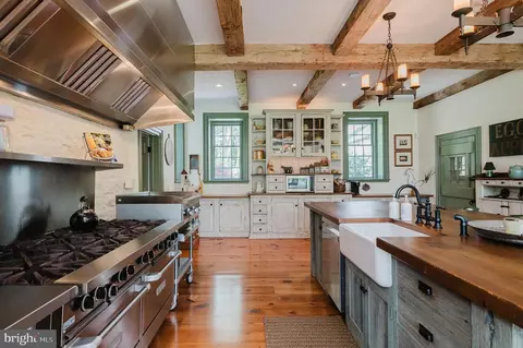 Kitchen - 12605 Dulaney Valley Rd, Phoenix, MD 21131 photo 5 of 14