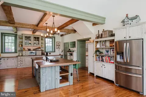 Kitchen - 12605 Dulaney Valley Rd, Phoenix, MD 21131 photo 6 of 14