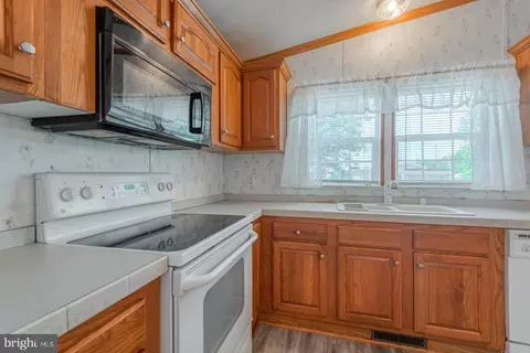 205 Trailway Rd, Middle River, MD 21220 photo 9