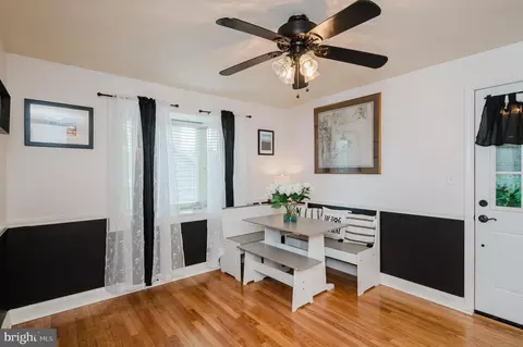 Entry Way - 17 Fuller Ave, Baltimore, MD 21206 photo 6 of 9