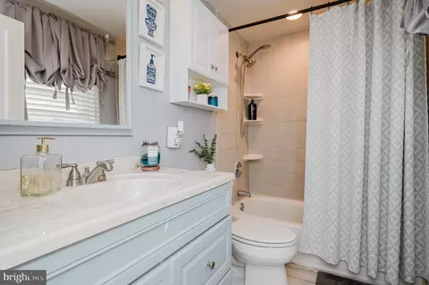 Bath - 17 Fuller Ave, Baltimore, MD 21206 photo 1 of 2