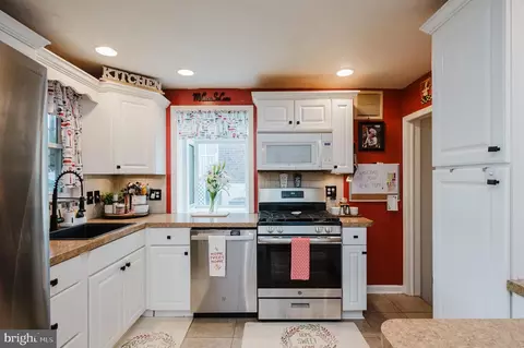 Kitchen - 17 Fuller Ave, Baltimore, MD 21206 photo 3 of 5