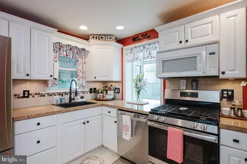 Kitchen - 17 Fuller Ave, Baltimore, MD 21206 photo 4 of 5