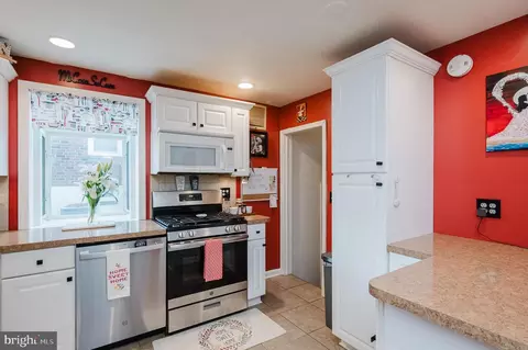 Kitchen - 17 Fuller Ave, Baltimore, MD 21206 photo 2 of 5