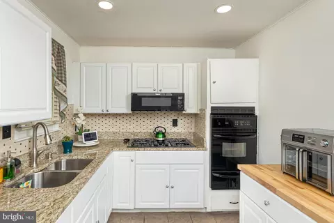 5683 Leiden Rd, Baltimore, MD 21206 photo 2