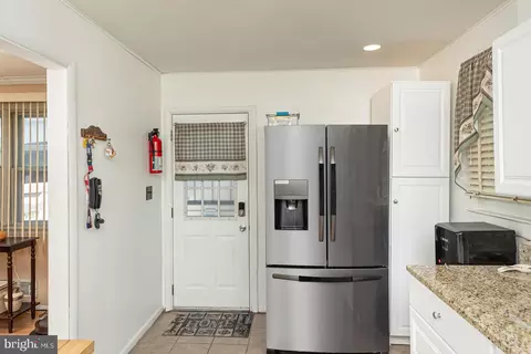 5683 Leiden Rd, Baltimore, MD 21206 photo 5