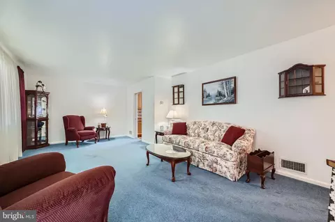 4244 Darleigh Rd, Nottingham, MD 21236 photo 3