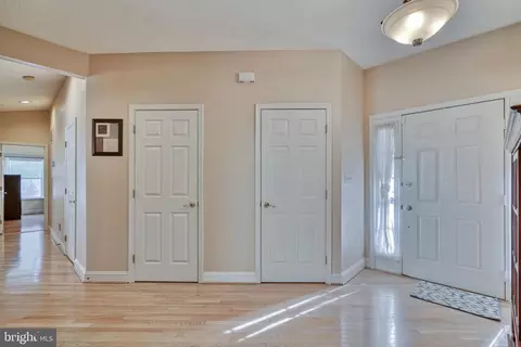 Entry Way - 25 Stone Pine Ct, Pikesville, MD 21208 photo 2 of 3