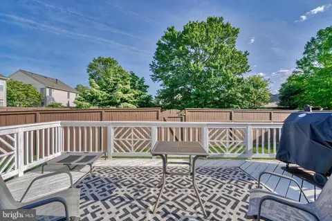 Exterior - 25 Stone Pine Ct, Pikesville, MD 21208 photo 6 of 10