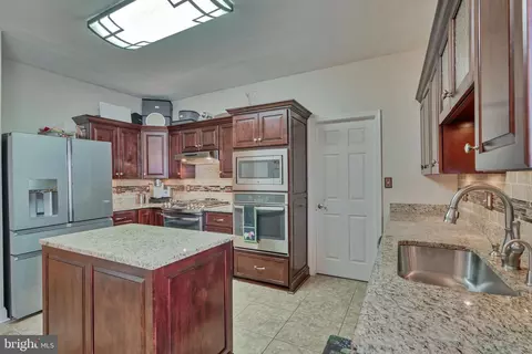Kitchen - 25 Stone Pine Ct, Pikesville, MD 21208 photo 3 of 5