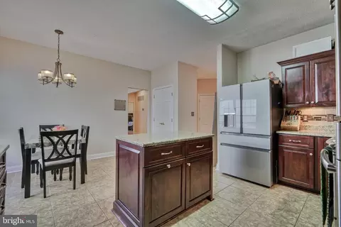 Kitchen - 25 Stone Pine Ct, Pikesville, MD 21208 photo 4 of 5