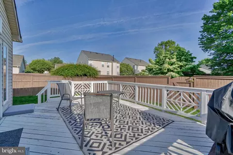 Exterior - 25 Stone Pine Ct, Pikesville, MD 21208 photo 5 of 10