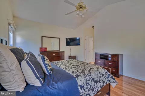 Bedroom - 25 Stone Pine Ct, Pikesville, MD 21208 photo 6 of 7