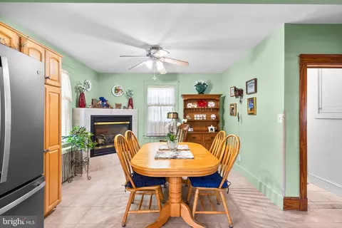 Dining - 5576 Ashbourne Rd, Halethorpe, MD 21227 photo 3 of 4