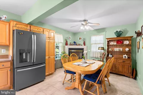Dining - 5576 Ashbourne Rd, Halethorpe, MD 21227 photo 4 of 4