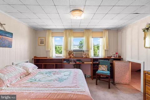Bedroom - 5576 Ashbourne Rd, Halethorpe, MD 21227 photo 6 of 8