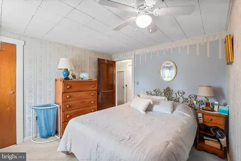 Bedroom - 5576 Ashbourne Rd, Halethorpe, MD 21227 photo 5 of 8