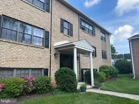 4 Choate Ct #4D, Towson, MD 21204