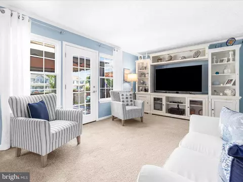 Living - 232 Oak Leaf Way, Halethorpe, MD 21227 photo 2 of 3