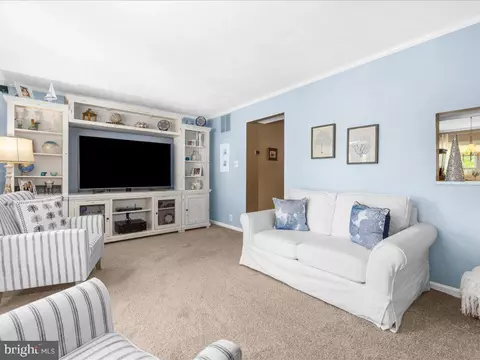 Living - 232 Oak Leaf Way, Halethorpe, MD 21227 photo 3 of 3