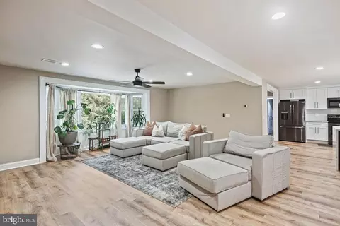 Living - 2552 Ridge Rd, Windsor Mill, MD 21244 photo 1 of 2