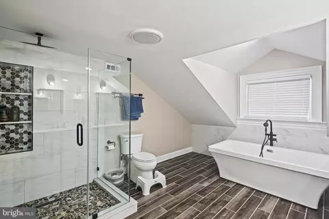 Bath - 2552 Ridge Rd, Windsor Mill, MD 21244 photo 2 of 8