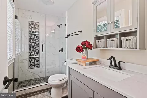 Bath - 2552 Ridge Rd, Windsor Mill, MD 21244 photo 3 of 8
