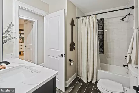 Bath - 2552 Ridge Rd, Windsor Mill, MD 21244 photo 5 of 8