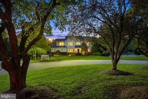 8 Jenner Ct, Owings Mills, MD 21117