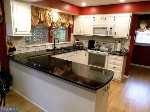 3 Crystal Field Ct, Baltimore, MD 21209 photo 2