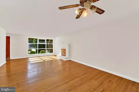 Living - 6754 Glenkirk Rd, Baltimore, MD 21239 photo 4 of 5